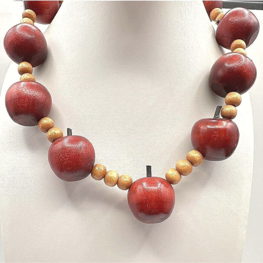 Vintage 90s Red Wood Apple Bead Necklace Boho Retro Women's Classic Jewelry